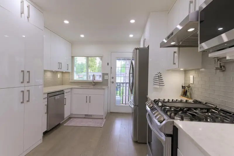 1543 CHADWICK AVENUE - photo 4 of 24