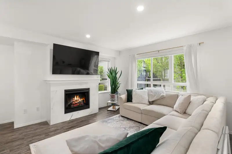 125 6747 203 STREET - photo 1 of 37