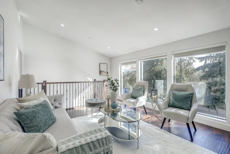 16 MOUNT ROYAL DRIVE - photo 3 of 25