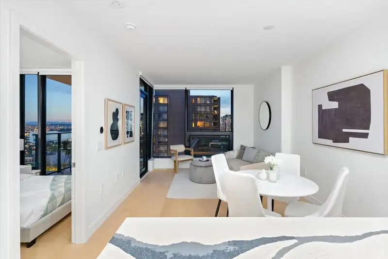 1004 135 E 13TH STREET - photo 1 of 30