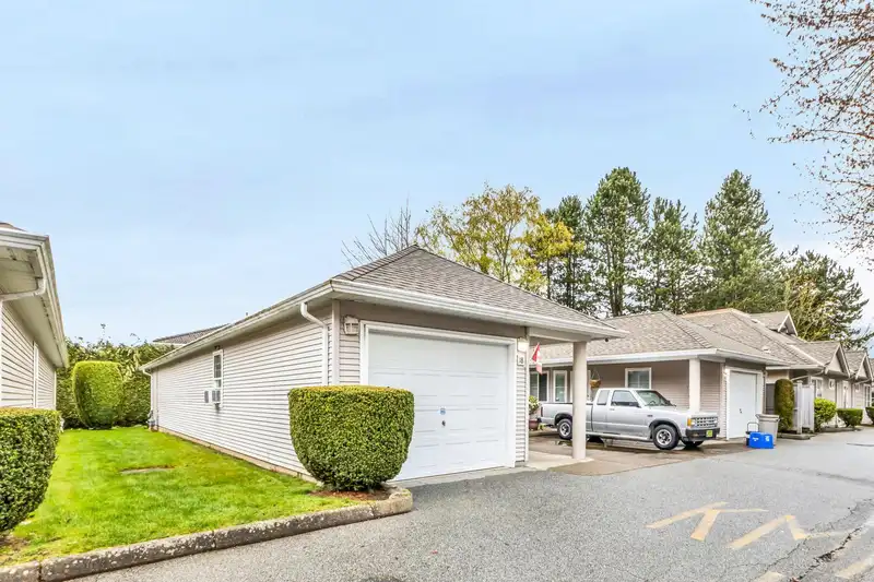 18 7127 124 STREET - photo 2 of 23