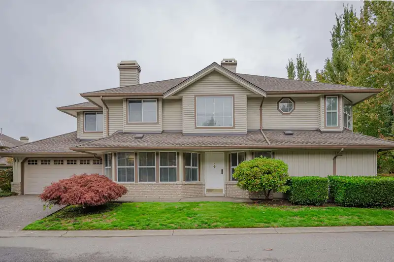 12 15860 82 AVENUE - photo 2 of 33