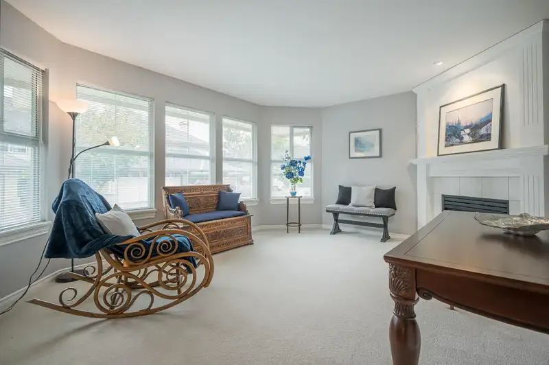 12 15860 82 AVENUE - photo 4 of 33