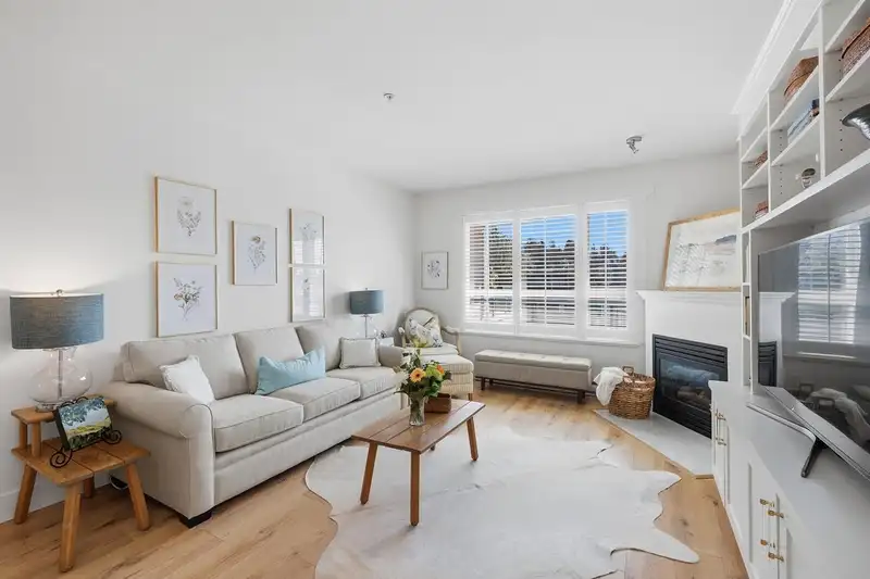 202 3151 CONNAUGHT CRESCENT - photo 3 of 25