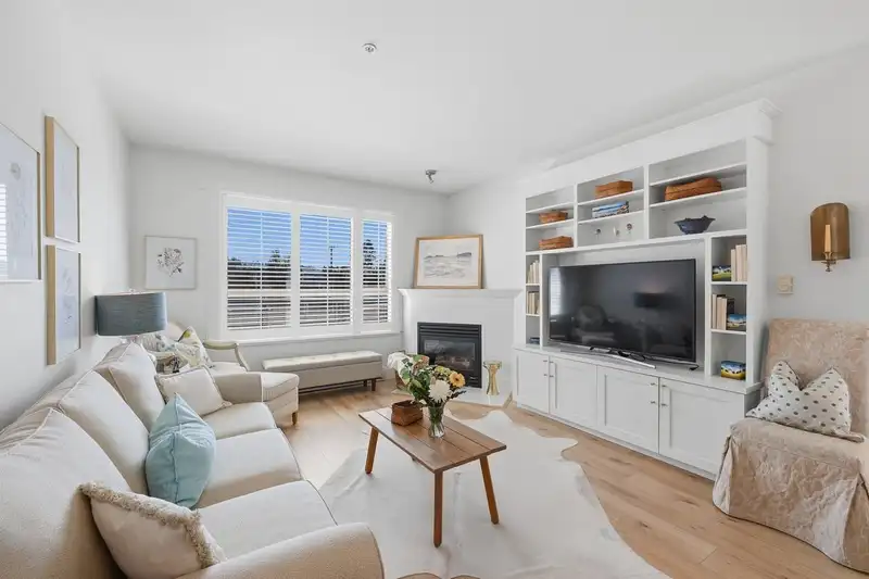 202 3151 CONNAUGHT CRESCENT - photo 4 of 25