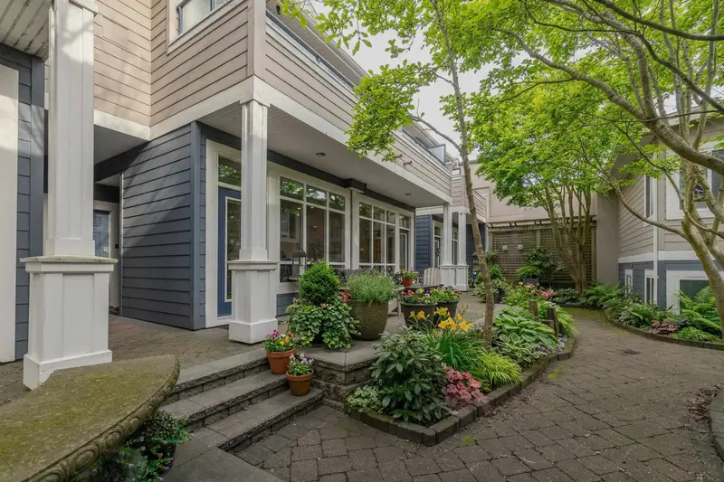 7 15161 PROSPECT AVENUE - photo 2 of 25