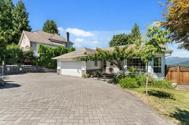 47465 SWALLOW CRESCENT - photo 1 of 40