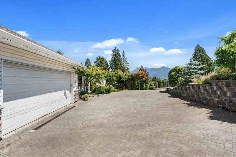 47465 SWALLOW CRESCENT - photo 2 of 40