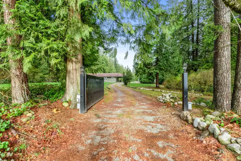 28353 96 AVENUE - photo 3 of 39