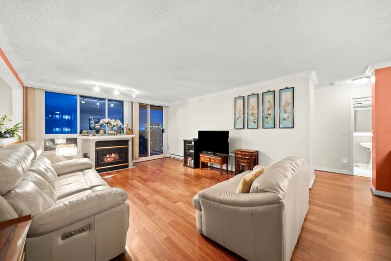 1801 555 AUSTIN AVENUE - photo 1 of 25