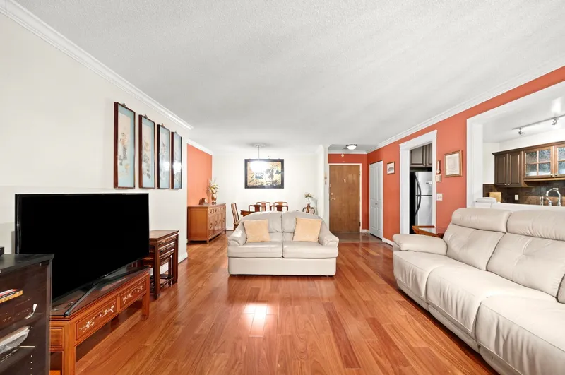 1801 555 AUSTIN AVENUE - photo 4 of 25