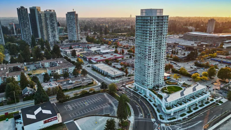 204 10225 WHALLEY BOULEVARD - photo 2 of 17