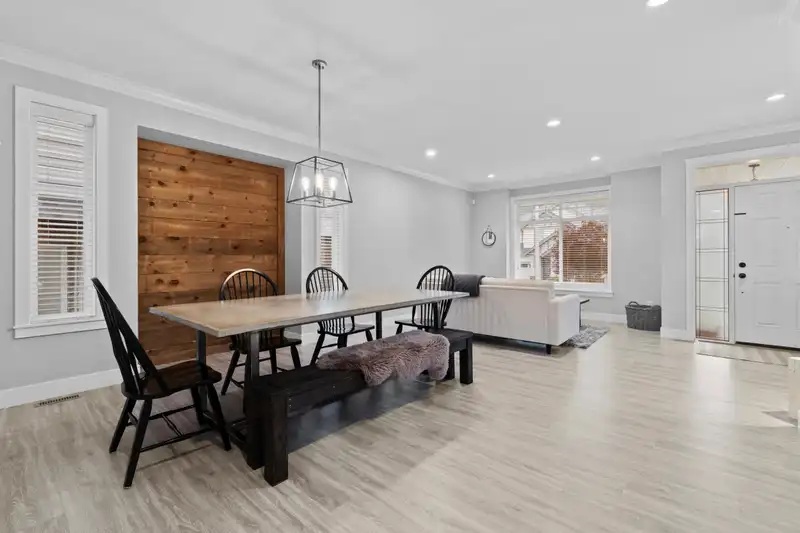 6085 145B STREET - photo 3 of 34