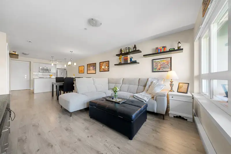 208 4815 55B STREET - photo 4 of 22