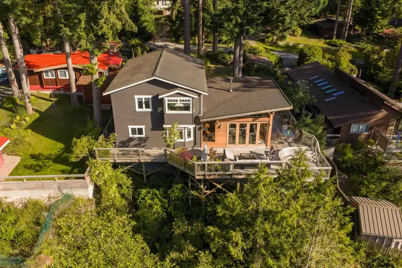 1506 WHITESAILS DRIVE - photo 1 of 36