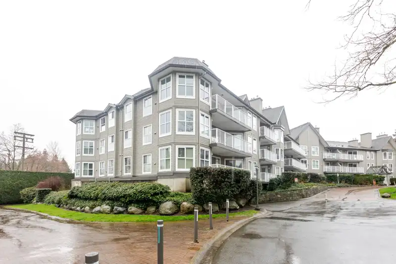 205 15140 108 AVENUE - photo 1 of 36
