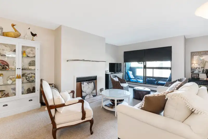 307 8591 WESTMINSTER HIGHWAY - photo 2 of 40