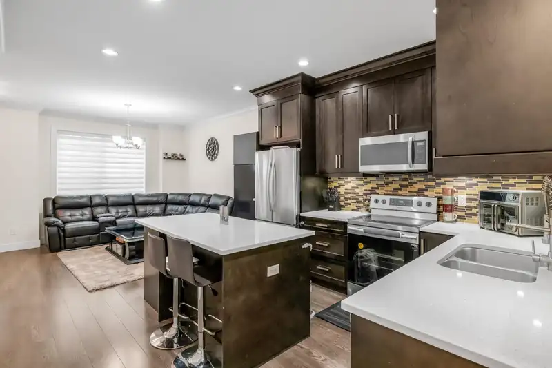 7 6388 140 STREET - photo 1 of 20