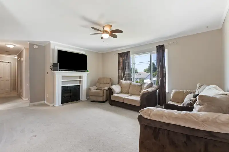 20142 HAMPTON STREET - photo 4 of 36