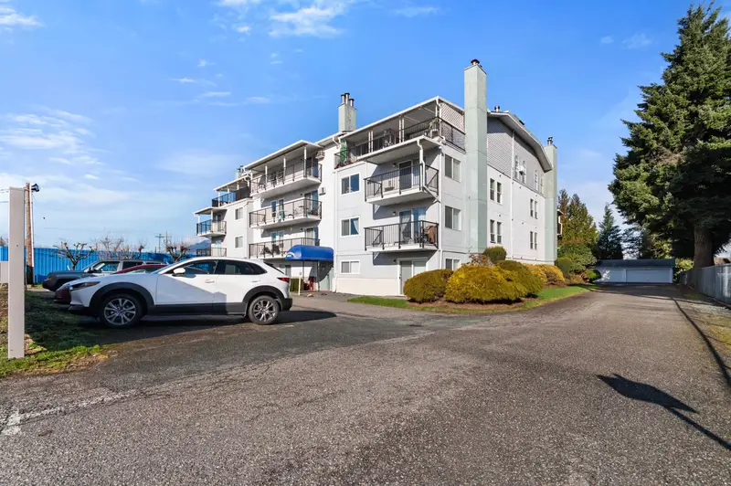 403 46033 CHILLIWACK CENTRAL ROAD - photo 2 of 25