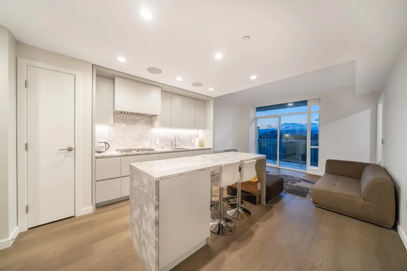 1902 7433 CAMBIE STREET - photo 3 of 14