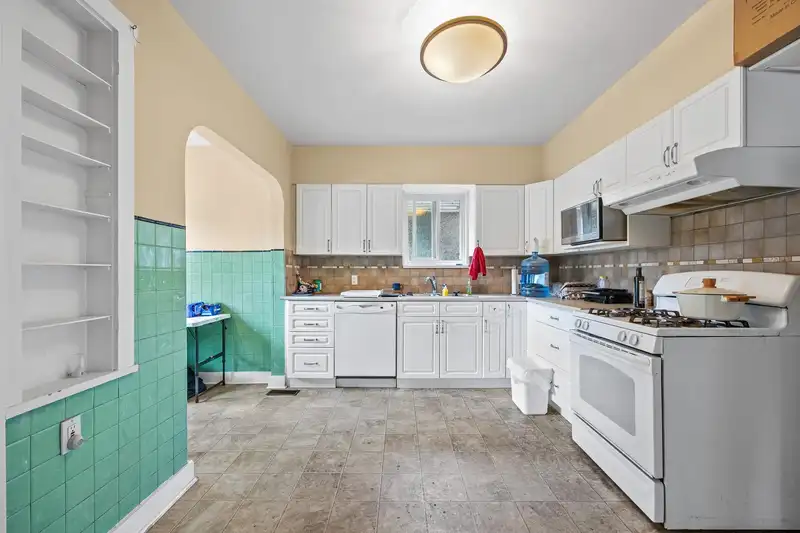 3579 W 18TH AVENUE - photo 4 of 29