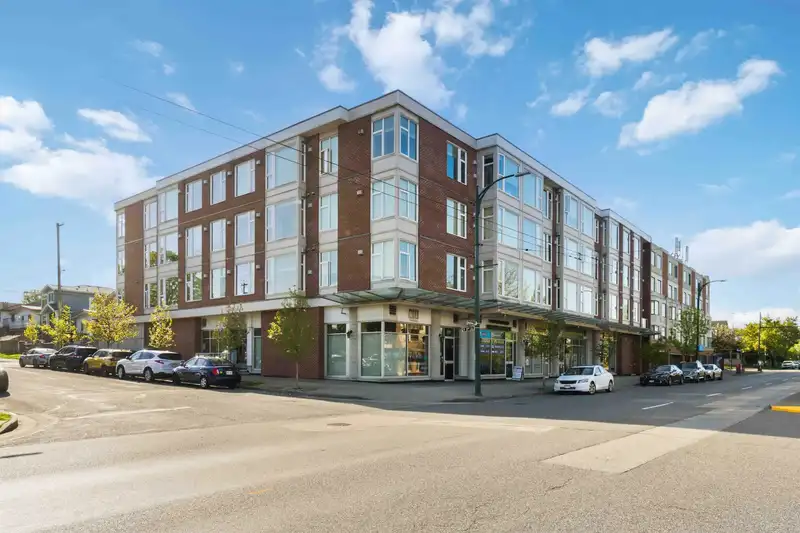 PH6 1838 RENFREW STREET - photo 1 of 16
