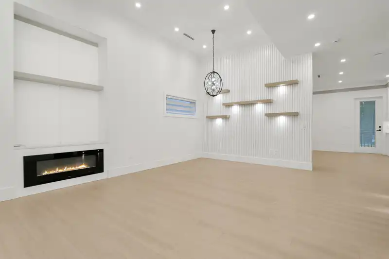 17226 59 AVENUE - photo 2 of 29