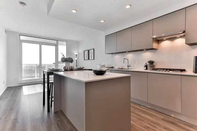 1609 3833 EVERGREEN PLACE - photo 3 of 28
