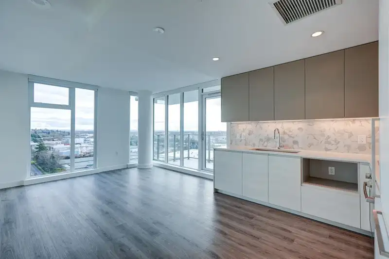 1502 8188 FRASER STREET - photo 3 of 31