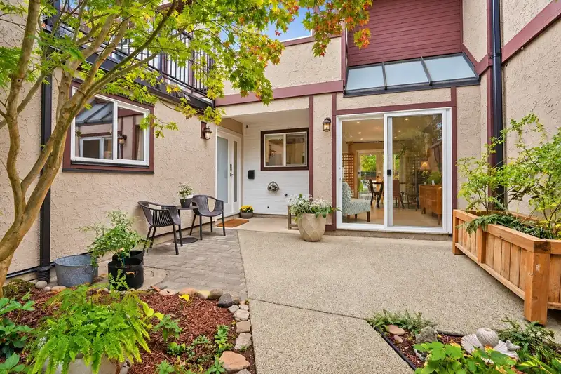 102E 3655 SHAUGHNESSY STREET - photo 2 of 40