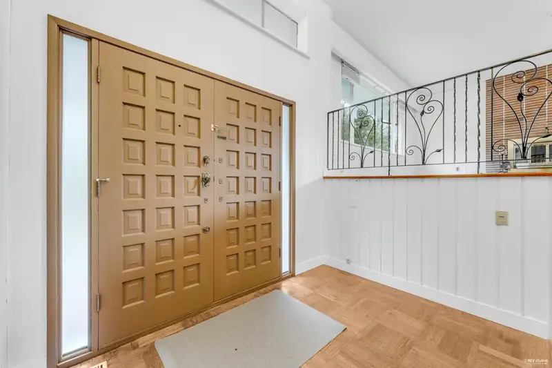 50 GLENMORE DRIVE - photo 4 of 40