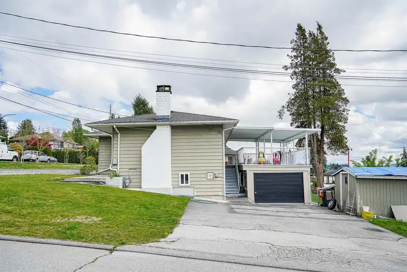 946 QUADLING AVENUE - photo 3 of 16