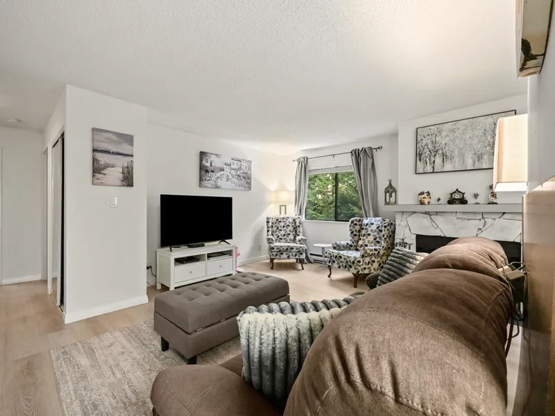 202 7095 133B STREET - photo 3 of 25