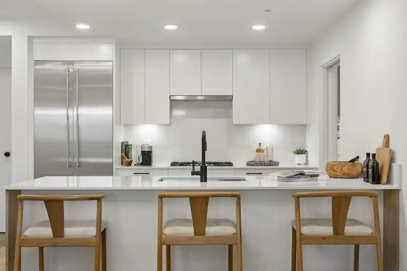 202 33160 PLAXTON CRESCENT - photo 4 of 19