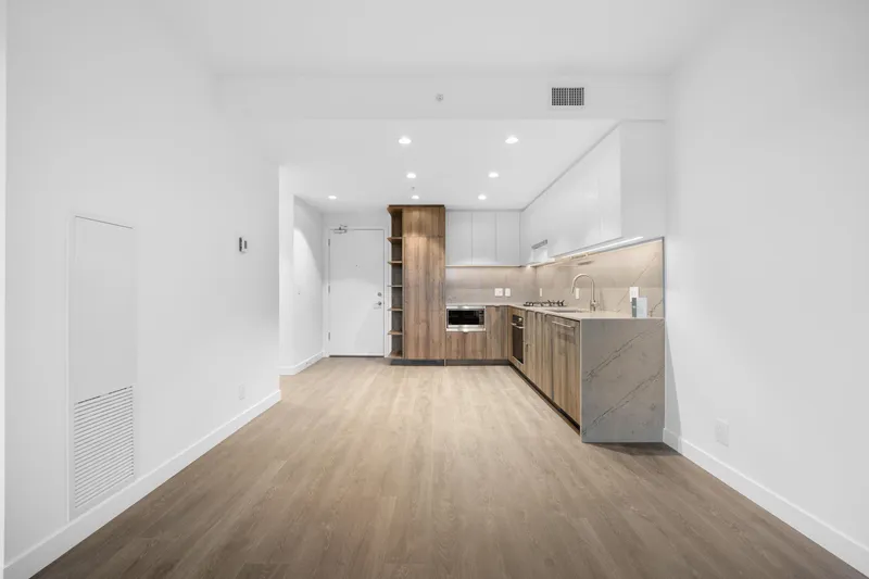 407 505 NELSON STREET - photo 3 of 8