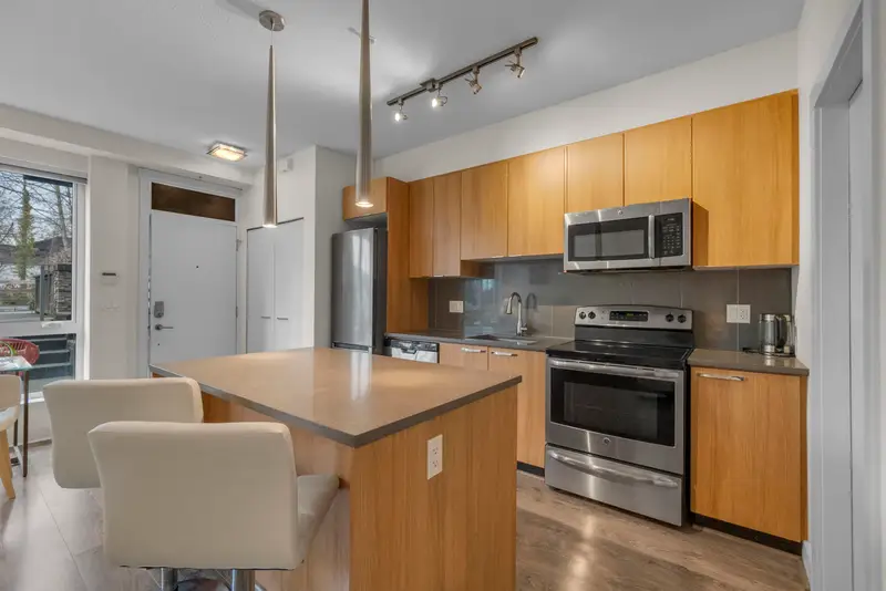 103 735 W 15TH STREET - photo 3 of 25