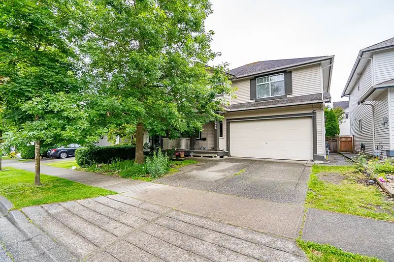14866 59 AVENUE - photo 1 of 26