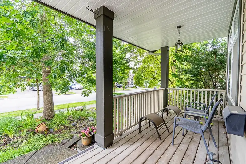 14866 59 AVENUE - photo 3 of 26