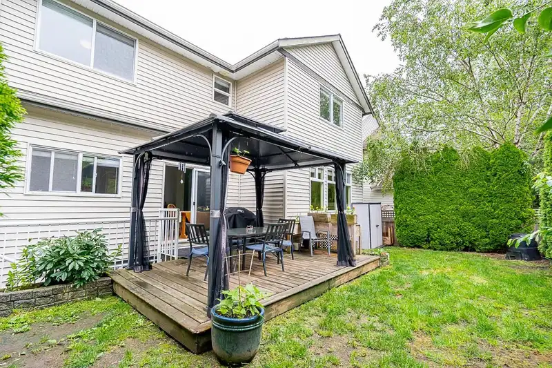 14866 59 AVENUE - photo 4 of 26