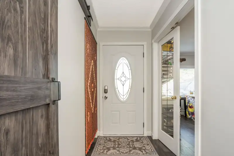 404 BRUNEAU PLACE - photo 4 of 39