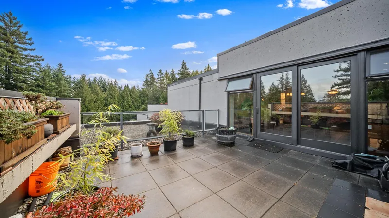 404 4900 CARTIER STREET - photo 2 of 25