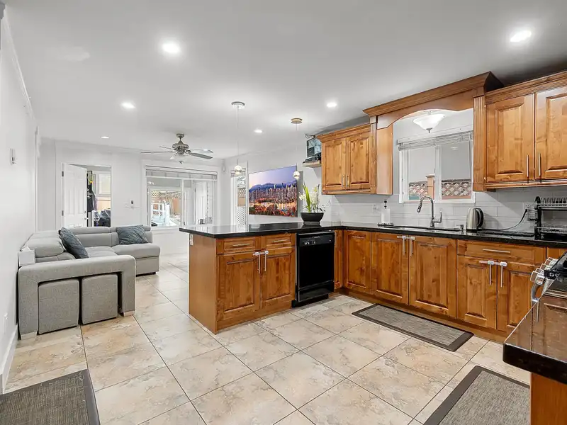 7908 117 STREET - photo 4 of 23