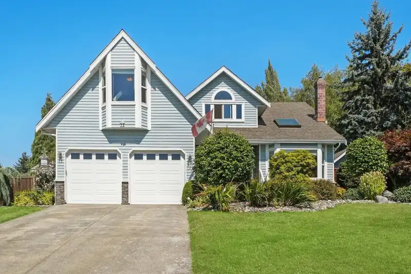 18261 54 AVENUE - photo 1 of 35