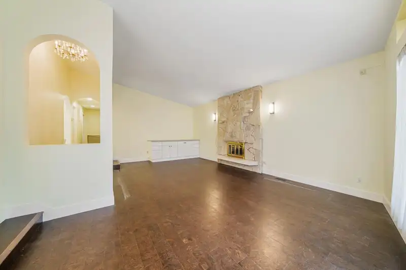 3108 E 62ND AVENUE - photo 4 of 37