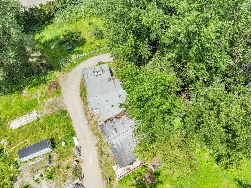 24258 16 AVENUE - photo 4 of 6