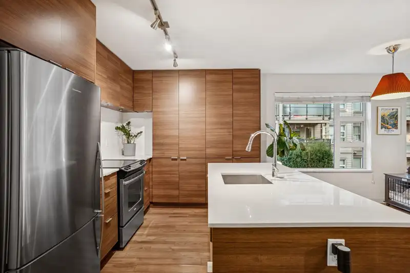 310 1673 LLOYD AVENUE - photo 1 of 17