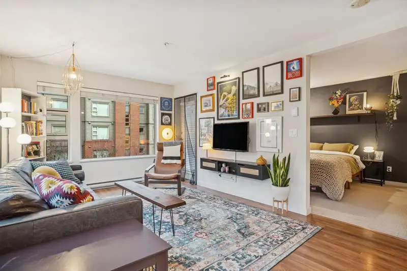 310 1673 LLOYD AVENUE - photo 4 of 17
