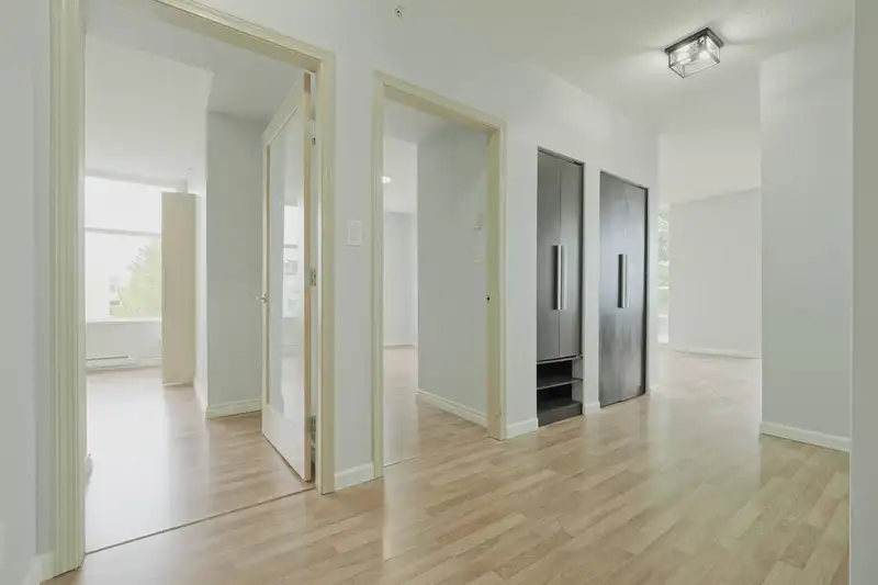 707 9262 UNIVERSITY CRESCENT - photo 2 of 14