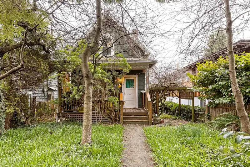 331 W 22ND STREET - photo 2 of 21